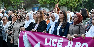 Serra Bucak, 1 Eylül Dünya Barış Günü yürüyüşüne katıldı