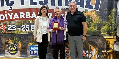Serra Bucak, Briç Festivali’nde dereceye giren sporculara ödüllerini verdi