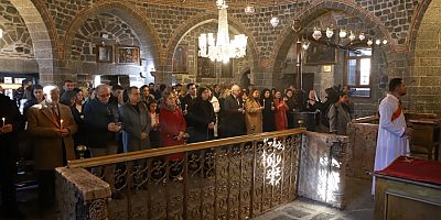 Serra Bucak, Hristiyanlar ile Mum Yaktı