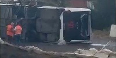 Servis otobüsü devrildi: 18 yaralı