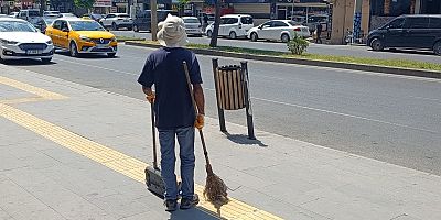 Sıcak Dinlemiyor, İş Aşkı Böyle Dedirtiyor: Bağlar'da Temizlik Personeli Sıcağa Rağmen İş Başında!
