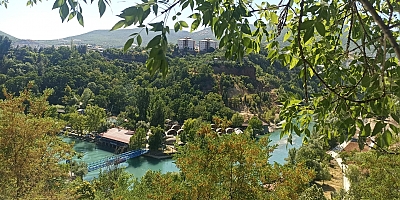 Sıcaklardan Kaçanların Yeni Rotası: Dersim Kutudere’de Doğa ve Kamp Yoğunluğu