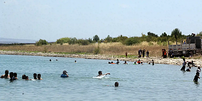 Sıcaklığın 50 dereceyi aştığı Şanlıurfa'da vatandaşlar piknik alanlarına akın etti