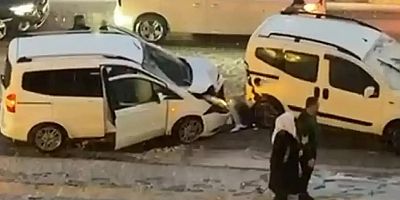 Siirt’te kar yağışı nedeniyle 6 araç zincirleme kazaya karıştı