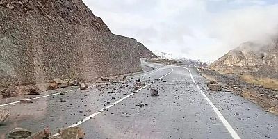 Siirt’te karayoluna çok sayıda kaya düştü: Facianın eşiğinden dönüldü