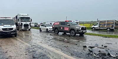 Siirt'te koyun yüklü kamyonet ile otomobil çarpıştı: 2 ölü, 3 ağır yaralı