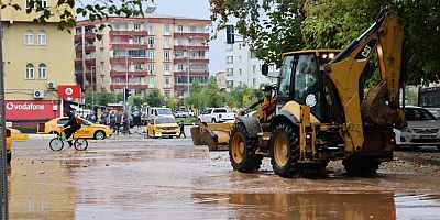 Silvan’da Ani Yağışlar Sele Neden Oldu