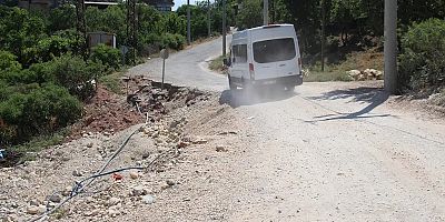 Silvan'da okul önündeki heyelan korkutuyor: Facia yaşanmadan önlem alın