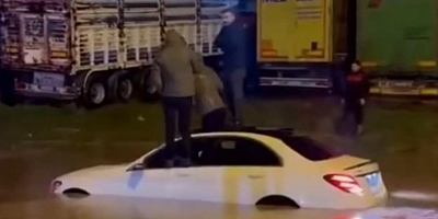 Şırnak'ta sel: Araçlarda mahsur kalanlar kurtarıldı