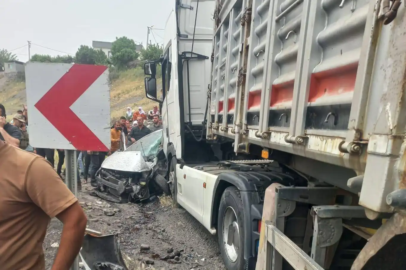 Şırnak'ta tır ile otomobil çarpıştı:1 ölü