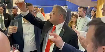 Siyonistler, Filistinlilere yönelik idam yasasını içki ve tatlıyla kutladı