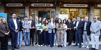 Sur Akademi Lise açıldı verilen mesaj siyasi …!