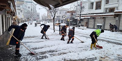 Sur Belediyesi Ekipleri Karla Mücadelede 