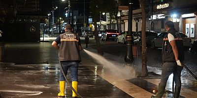 Sur’un Tarihi Sokaklarında Gece Mesaisi: Temizlik Çalışmaları Sürüyor