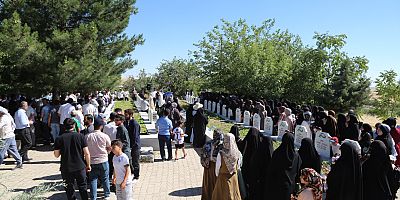 Susa Camii yarenleri şehadetlerinin 34'üncü yılında mezarları başında anıldı
