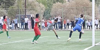 TARAFTARLAR ARASINDA KAVGA ÇIKTI