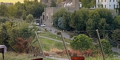 Tarihi Hz. Süleyman Camisi Karşısındaki Kafe Düzenine Tepki