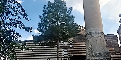 Tarihi Melik Ahmet Paşa Camii’nin minaresinde restorasyon eksik mi kaldı?