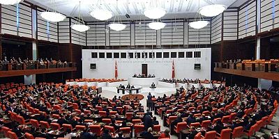 TBMM'de 4 bin liralık emekli bayram ikramiyesi kabul edildi