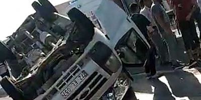 Tekstil işçilerini taşıyan minibüs ile otomobil çarpıştı: 17 yaralı