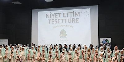 Tesettüre giren yüzlerce genç kız için görkemli tören