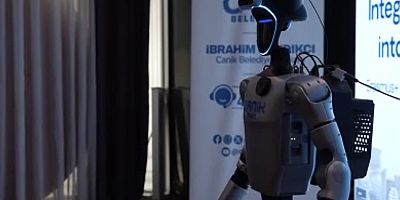 Türkiye’nin ilk nüfusa kayıtlı insansı robotu CANİKMAN meclis toplantısında