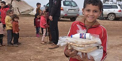 Umut Kervanı, Afrin'de çatışmanın mağdurlarına sıcak aş dağıttı