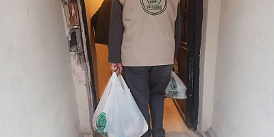 Umut Kervanı İskenderun’da ihtiyaç sahibi ailelere gıda ve et ulaştırdı