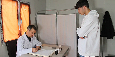 Umut Kervanı'ndan depremzedelere sağlık kabini hizmeti 