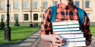 Üniversiteden iş dünyasına geçiş hızlanacak: 3 yılda mezuniyet çalışması başlatılıyor