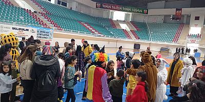 ÜNİVERSİTEMİZ DEPREMDE ETKİLENEN ÇOCUKLAR GÜLSÜN DİYE SEFERBER OLDU 