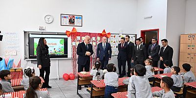 Vali Zorluoğlu, Diyarbakır’da Öğrencilerin Karne Sevincine Ortak Oldu