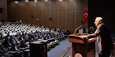 VALİ ZORLUOĞLU: İMAMLIK SADECE NAMAZ KILDIRMAK DEĞİL TOPLUMA REHBERLİK ETMEKTİR