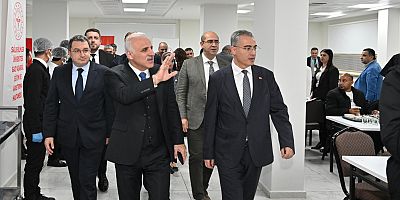 Vali Zorluoğlu Sağlık Çalışanlarıyla İftarda Buluştu