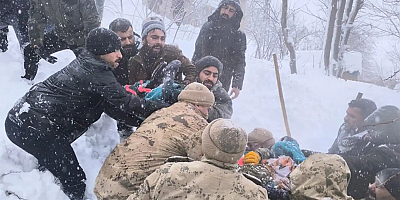 Van’da evler çığ altında kaldı, bir kadın kurtarıldı