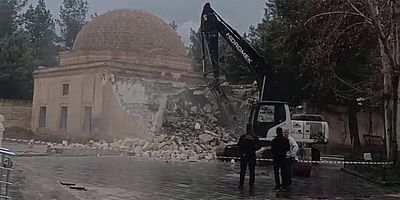 Veyselkarani Türbesi'nin yıkımı gerçekleştirildi, ziyaretçiler 