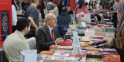 Yazarlar: Kitap sevgisi evde ve okulda başlar
