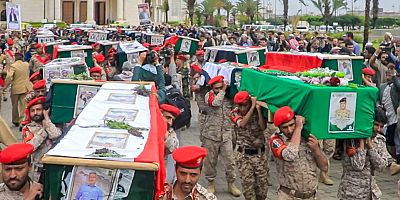 Yemen'de işgalin katlettiği 32 gazeteci defnedildi