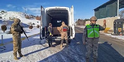 Yerlikaya: 478 düzensiz göçmen ile 19 organizatör yakalandı