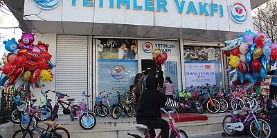 Yetimler Vakfı'ndan yetim çocuklara bisiklet ve oyuncak sürprizi