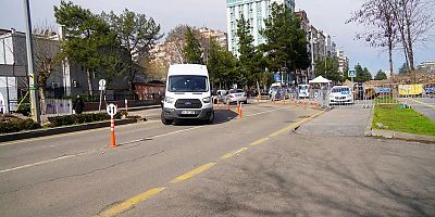 Yıkılan Galeria sitesi önündeki yolun tek şeridi trafiğe açıldı