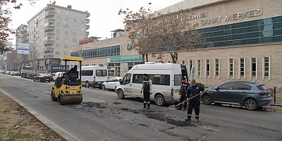 Yoğun kar, don ve tuzlama sonrası yollarda onarım çalışması başlatıldı