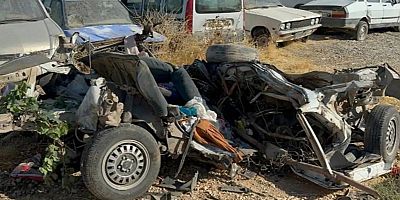 Yolcu otobüsü ile otomobil çarpıştı: 4 ölü, 1 yaralı 