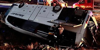 Yolcu otobüsü şarampole devrildi: 2 ölü, 21 yaralı