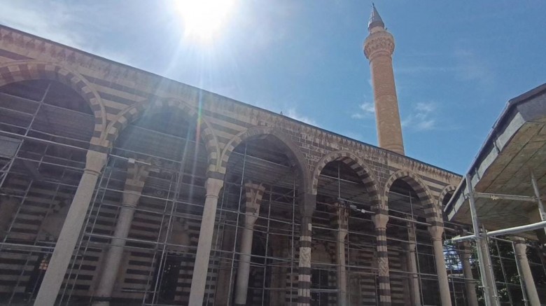 TARİHİN COŞKUSU RESTORASYONA TAKILDI: 453 YILLIK BEHRAM PAŞA CAMİSİ AÇILACAĞI GÜNÜ BEKLİYOR