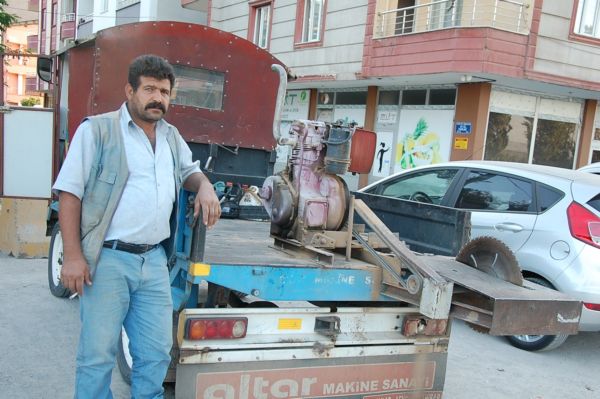 TOPLADIĞI HURDA MALZEMELERLE KENDİ ARACINI YAPTI