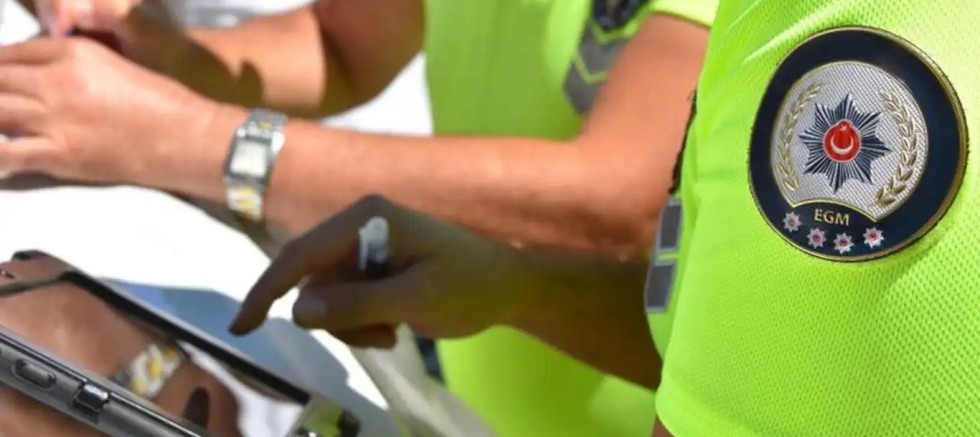 Trafiği tehlikeye atan sürücülere 97 bin lira ceza verildi