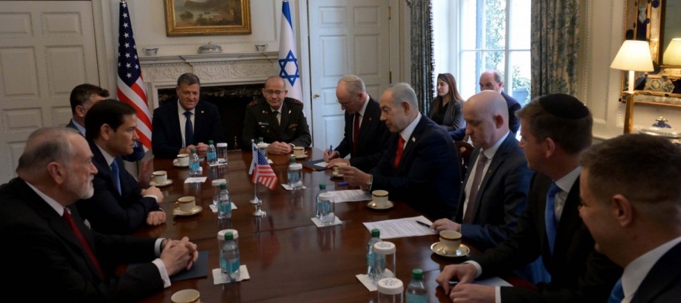 Trump, Netanyahu ile yaptığı görüşmede İran ile müzakerelerin devam etmesi konusunda ısrar etti