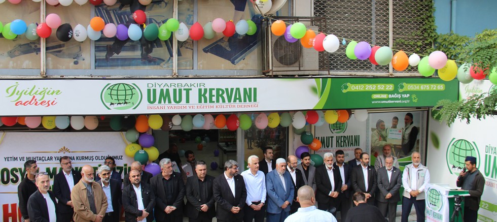 Umut Kervanı Diyarbakır'da sosyal market açtı