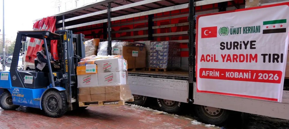 Umut Kervanı’nın hazırladığı yardım tırı Van’dan Suriye’ye doğru yola çıktı